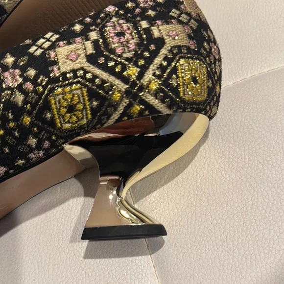 Shoes: Katy Perry Elegant Black and Gold Women’s Heels - Picture 5 of 11